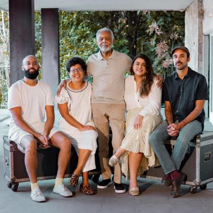 Preta Gil publica fotos com a família