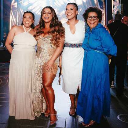 Preta Gil publica fotos com a família