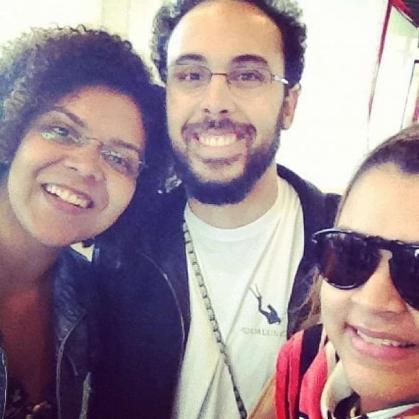 Preta Gil publica fotos com a família