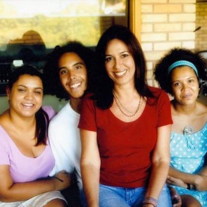 Preta Gil publica fotos com a família