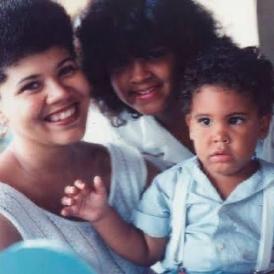 Preta Gil publica fotos com a família