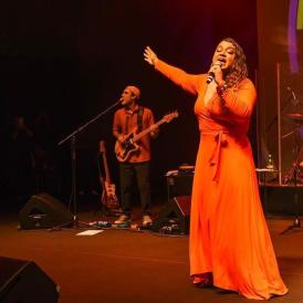 Preta Gil publica fotos com a família