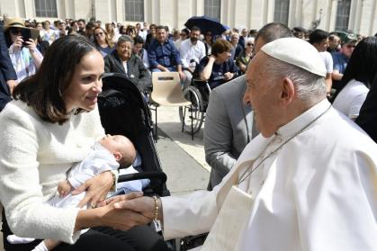 Casal Cazarré em encontro com o Papa