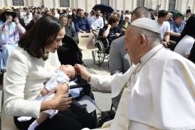 Casal Cazarré em encontro com o Papa