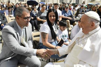 Casal Cazarré em encontro com o Papa