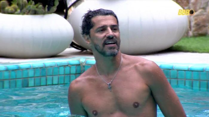 Cowboy pulou na piscina