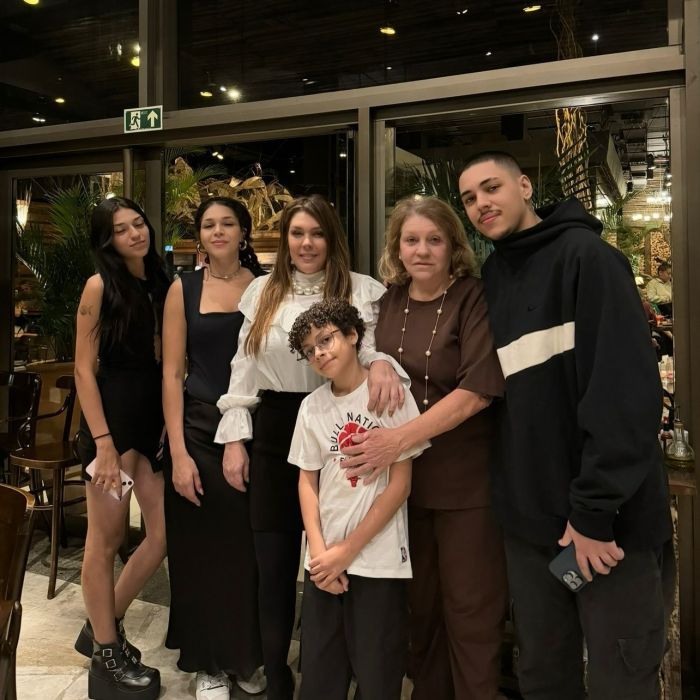 Simony e família