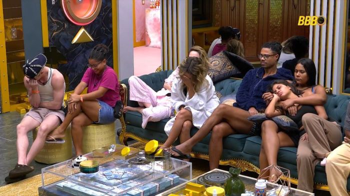 Brothers conversam na sala