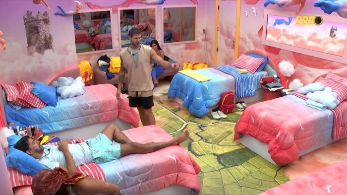 Brothers conversam no quarto
