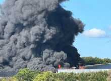 Fábrica de calçados em Itapecerica pegou fogo no início da tarde deste sábado (17)