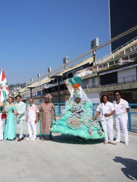 Virginia é anunciada como nova rainha de bateria da Grande Rio