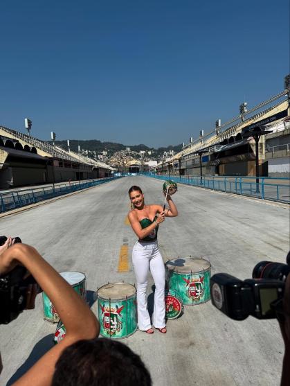 Virginia é anunciada como nova rainha de bateria da Grande Rio