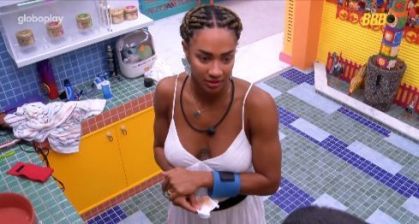 Aline e Mateus conversam durante madrugada no BBB 25