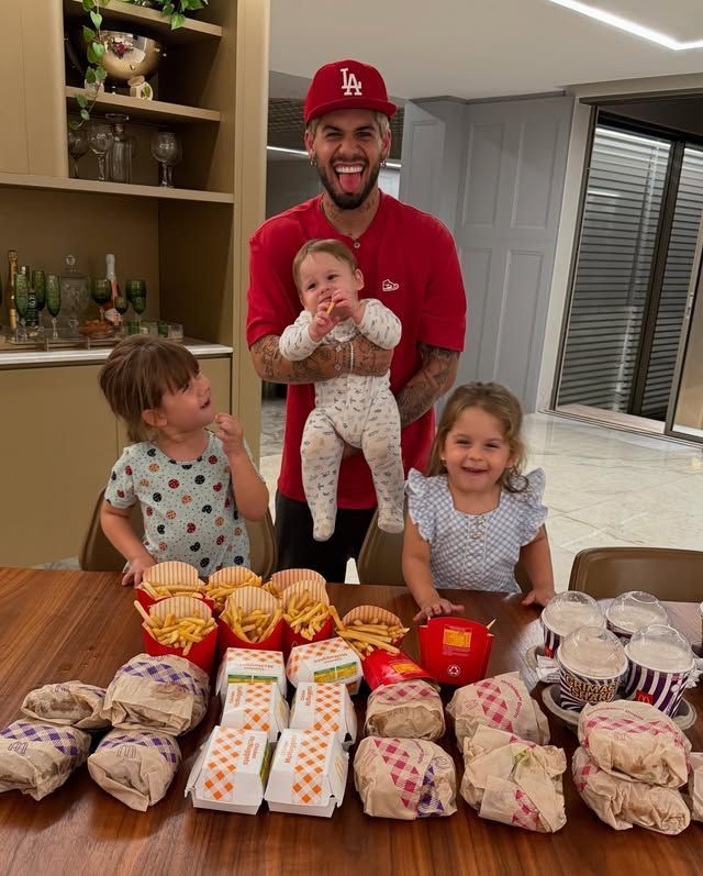 Zé Felipe e filhos