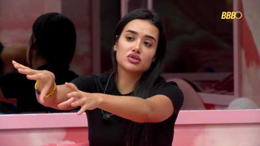 Jordana leva bronca da produção