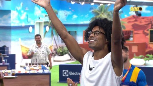Breno levou uma série de prêmios de patrocinadora do reality show
