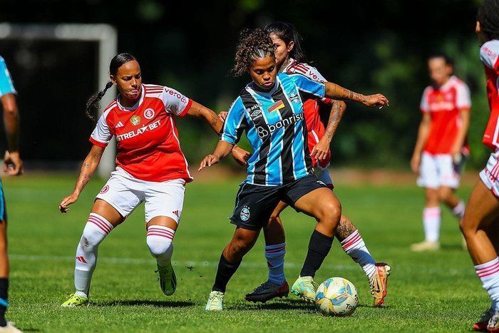 Inter e Grêmio iniciam decisão do Gauchão feminino no Beira-Rio