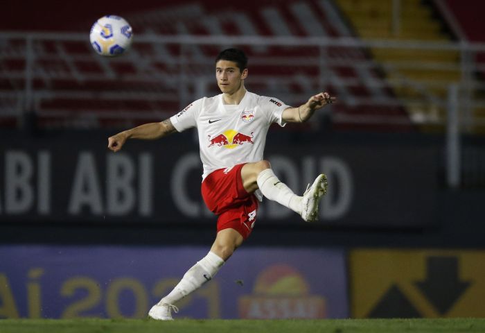 Martínez atuou no Bragantino antes de jogar no Midtjylland, da Dinamarca