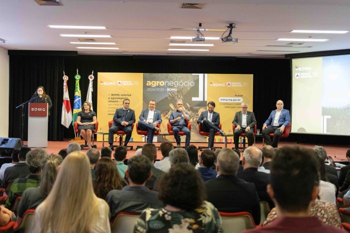 Autoridades ligadas ao agro durante solenidade de lançamento do crédito