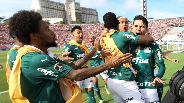 Raphael Veiga marca primeiro gol do Palmeiras na final contra o Fla, em 2021