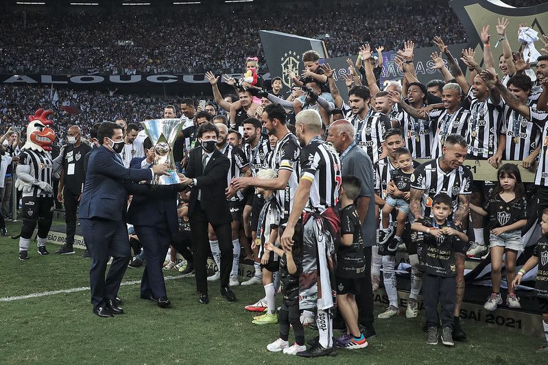 Multicampeão pelo Atlético e na Europa anuncia aposentadoria: 'Minha gana acabou'
