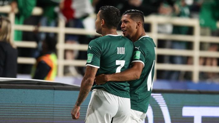 Dudu e Rony em ação pelo Palmeiras no Mundial de Clubes da Fifa de 2021