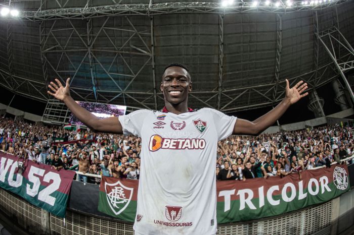 Luiz Henrique em sua despedida do Fluminense, em 2022, no Estádio Nilton Santos