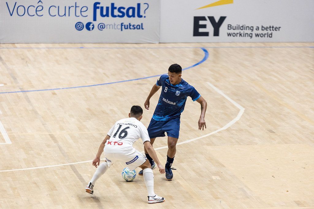 Itambé Minas recebe Carlos Barbosa pelas oitavas de final da Liga Futsal