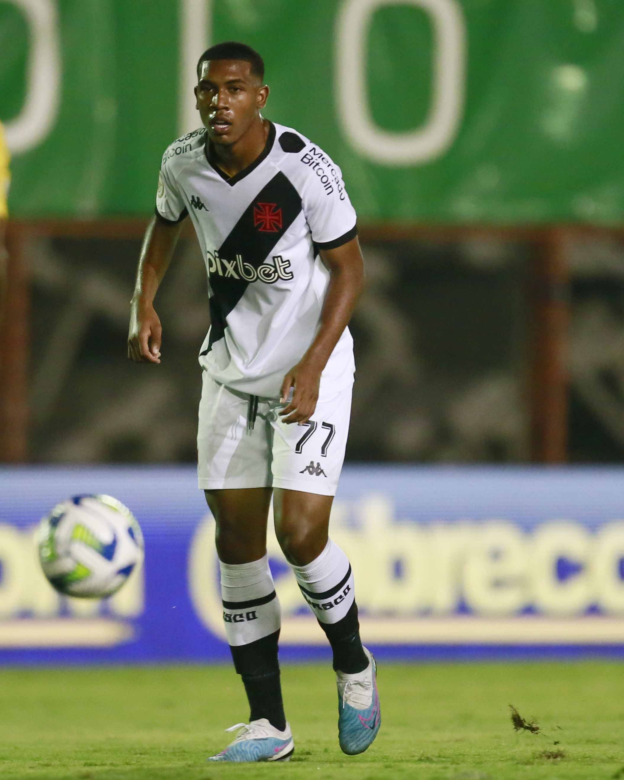 John Textor elogia atacante do Vasco e garante ajuda pelo Nilton Santos