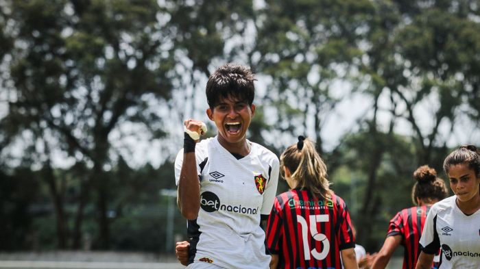 Ísis foi artilheira do Campeonato Pernambucano com 17 gols 