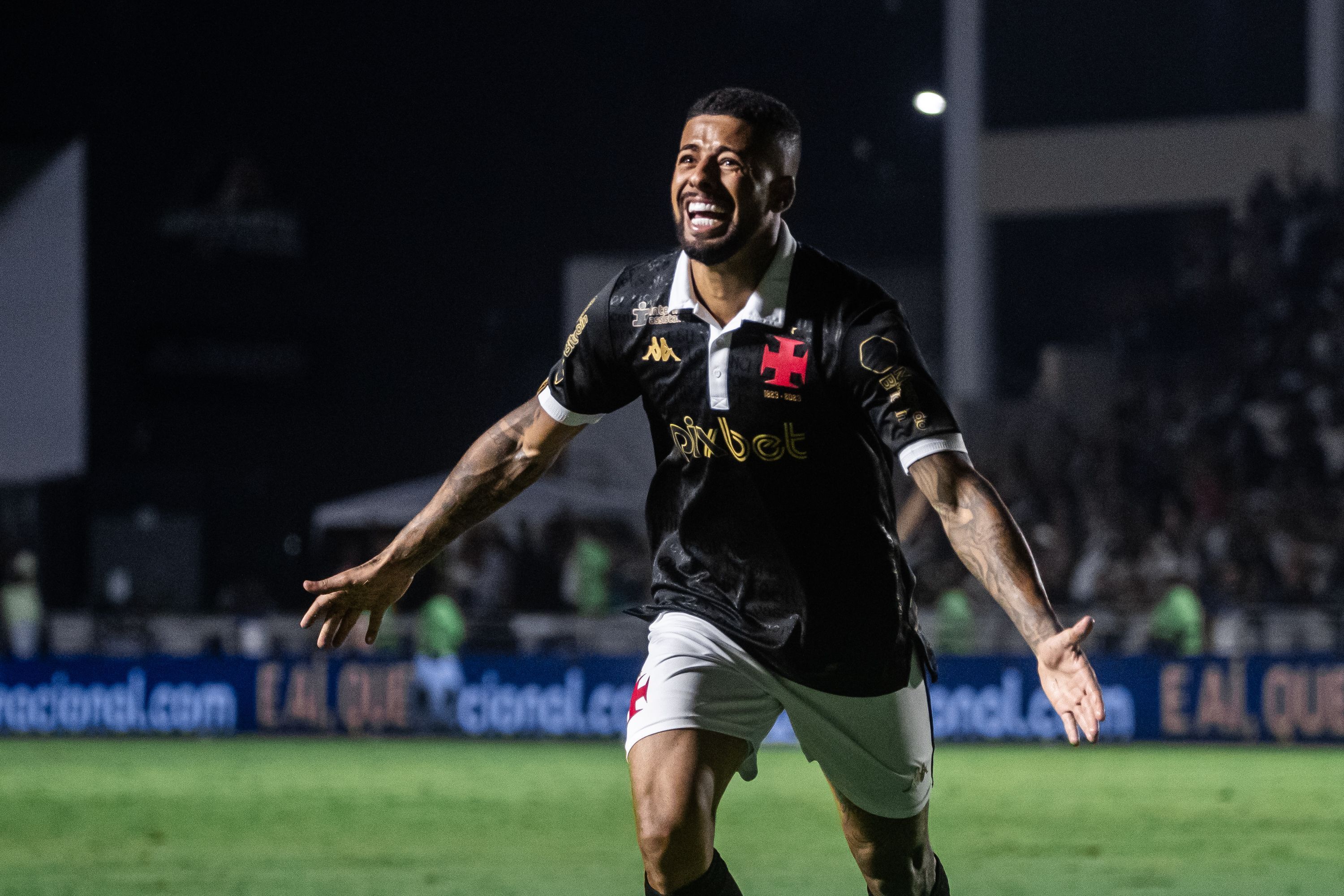Meia surpreende na recuperação, e Vasco sonha com retorno ainda neste ano