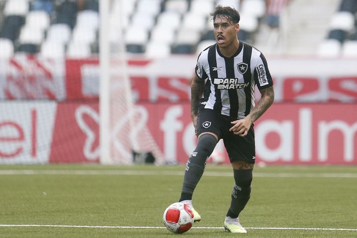 Halter é uma das novidades no setor defensivo do Botafogo para 2024