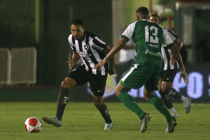 Eduardo foi um dos jogadores vaiados pela torcida do Botafogo na partida contra o Boavista
