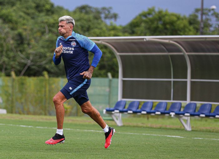Cuesta em treino físico no CT Evaristo de Macedo, em Camaçari (BA) Cuesta em treino físico no CT Evaristo de Macedo, em Camaçari (BA)