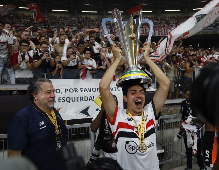 Moreira comemorou título da Supercopa do Brasil após entrar em campo e ser destaque na decisão