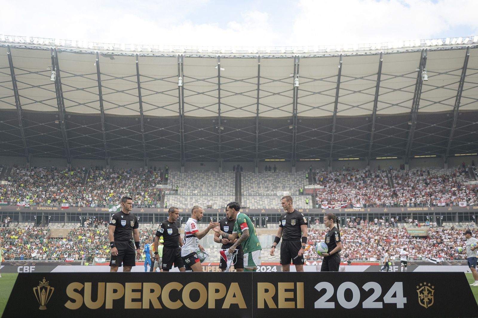 Último jogo no Mineirão com torcidas divididas não foi entre Cruzeiro x Atlético; relembre