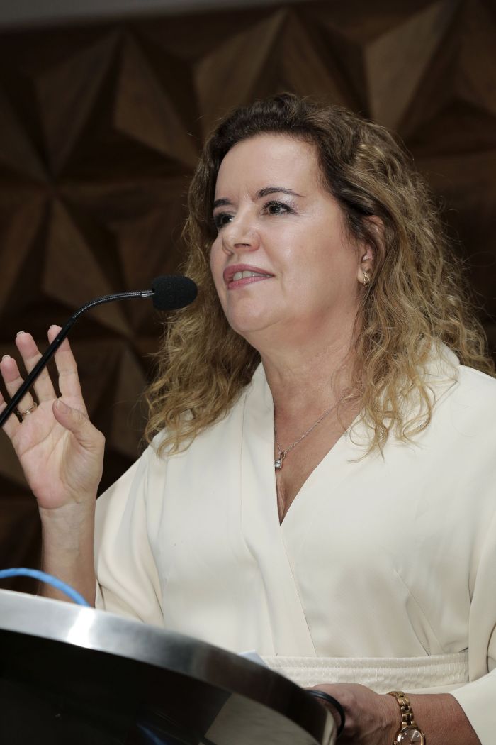 Nos últimos anos, temos feito um esforço muito grande para construir e fortalecer a interação da UFMG com a sociedade para além do ambiente propriamente acadêmico”, explica a reitora Sandra Regina Goulart Almeida, ao comentar o resultado alcançado pela Universidade.
