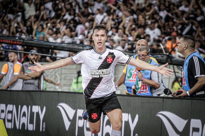Lucas Piton vive grande momento no Vasco