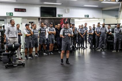 Milito comanda primeiro treino pelo Atlético