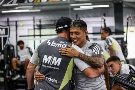 Milito comanda primeiro treino pelo Atlético