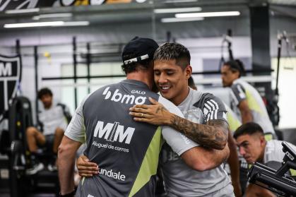 Milito comanda primeiro treino pelo Atlético