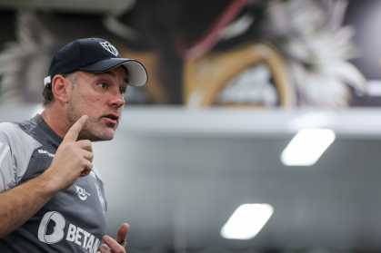 Milito comanda primeiro treino pelo Atlético