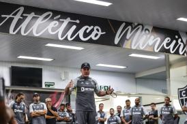Milito comanda primeiro treino pelo Atlético