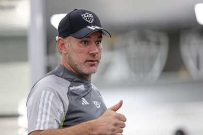 Milito comanda primeiro treino pelo Atlético