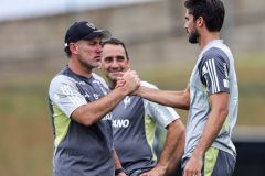 Milito comanda primeiro treino pelo Atlético