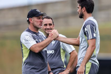 Milito comanda primeiro treino pelo Atlético