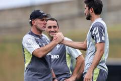 Milito comanda primeiro treino pelo Atlético