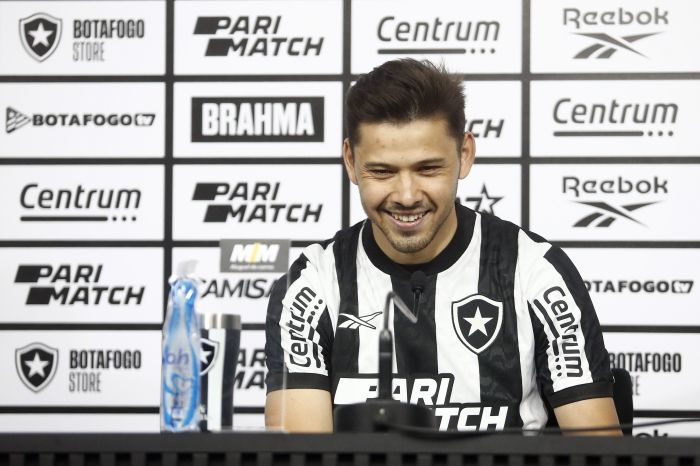 Óscar Romero em sua apresentação como reforço do Botafogo