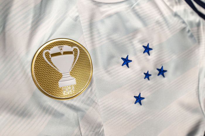 Patch na manga da camisa do Cruzeiro para o clássico diante do Cruzeiro, pela final do Campeonato Mineiro