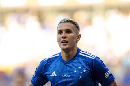 Mateus Vital abre o placar para o Cruzeiro: 1 a 0